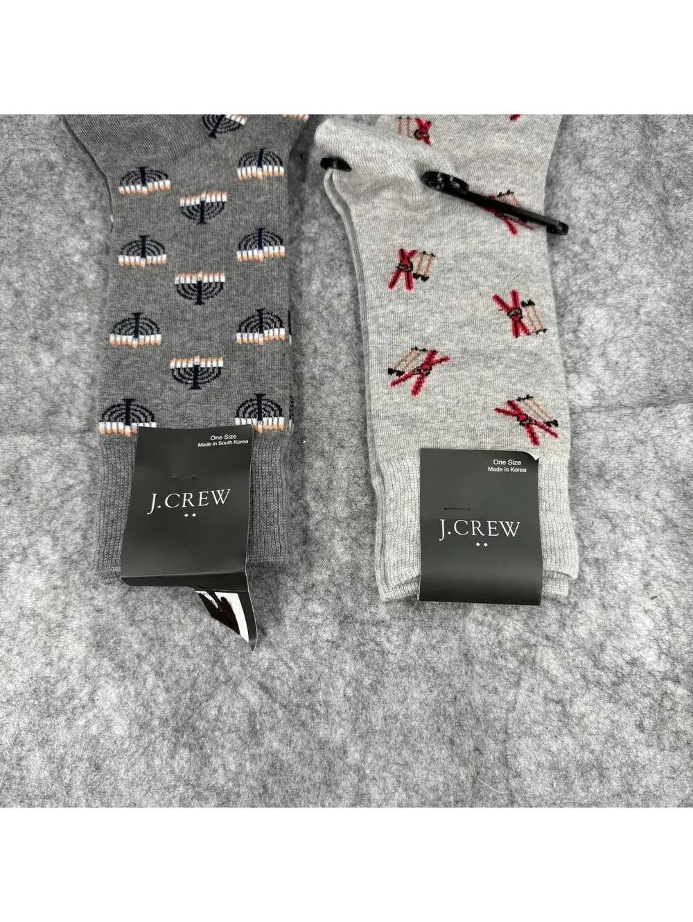 Bundle of 2 Men’s J. Crew Lightweight Dress Socks Menorahs Snow Skis Gray 926